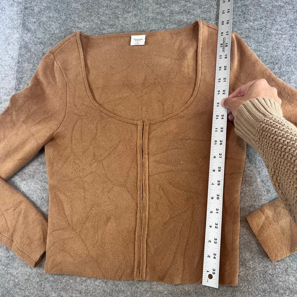 Abercrombie & Fitch Womens Hook-and-Eye Knit Top Brown Minimalist M Long Sleeve
